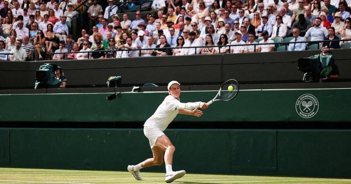 Jannik Sinner bate Djokovic e enfrenta Alcaraz na final de Wimbledon