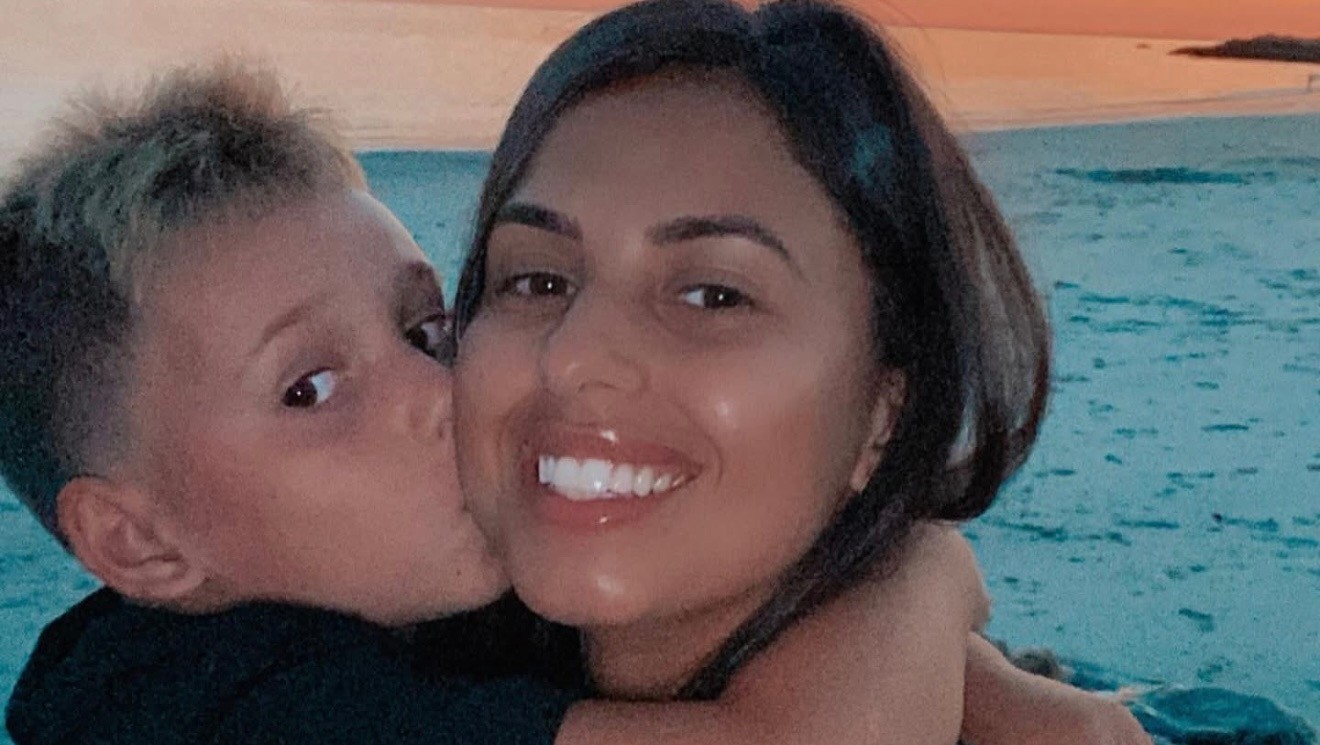 Brasileira mãe do sobrinho da porta-voz de Trump se emociona ao lembrar do último encontro com filho: 'Muito triste'