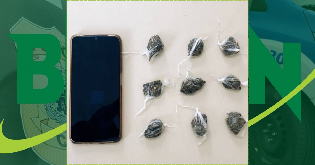 Mulher é detida por suspeita de tráfico de drogas em Serrinha