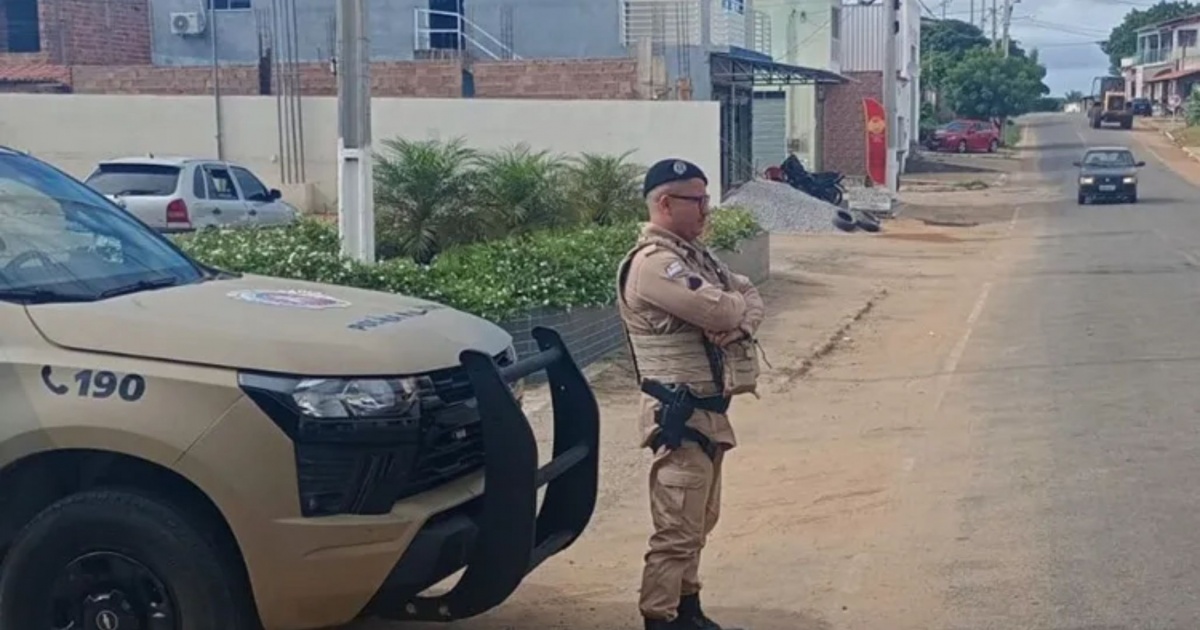 Homem é preso em flagrante por agredir esposa e destruir móveis em Caraíbas