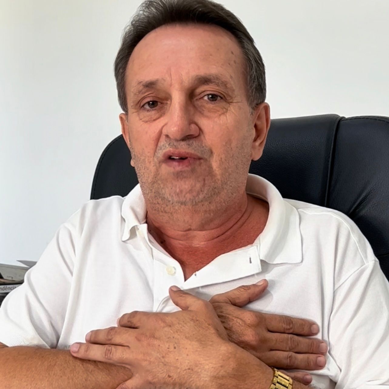 Prefeito de Cruz das Almas acusa Governo de cortar repasses e promete redução de 20% em salários de servidores da prefeitura